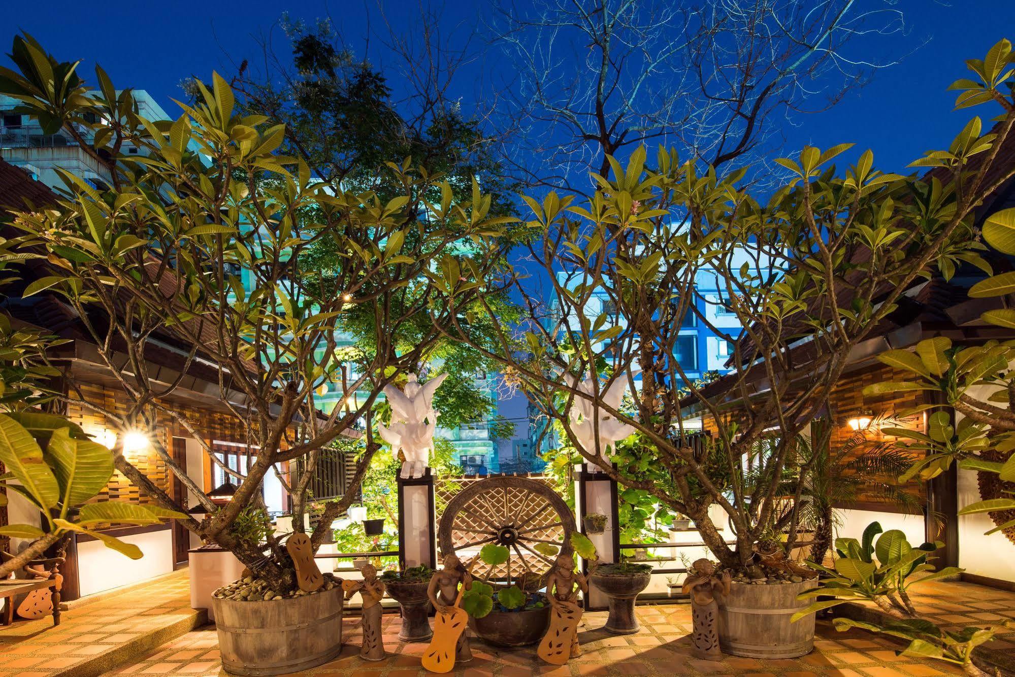 Yotaka Boutique Hotel Bangkok Buitenkant foto