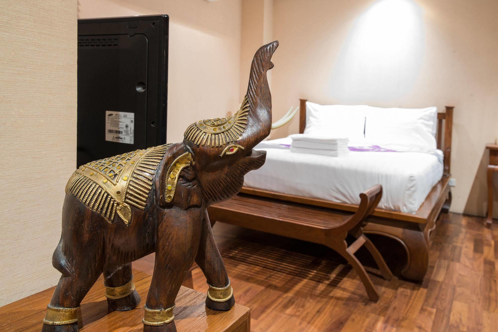 Yotaka Boutique Hotel Bangkok Buitenkant foto